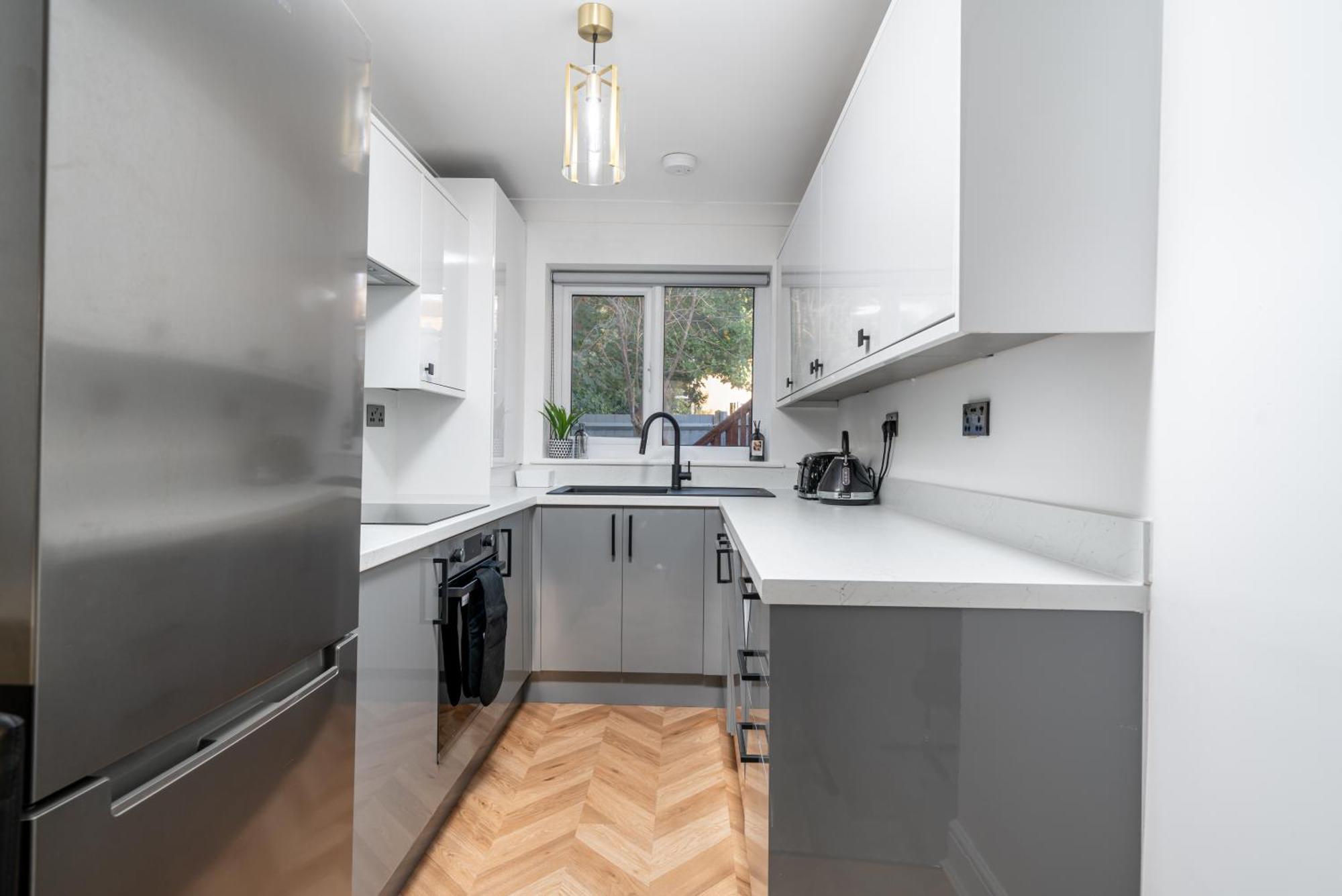 Cozy 3 Bed House With Garden & Parking In Rochester, Kent Mins To Train Station, Wifi מראה חיצוני תמונה